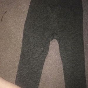 Nice, comfy gray leggings 🥰
